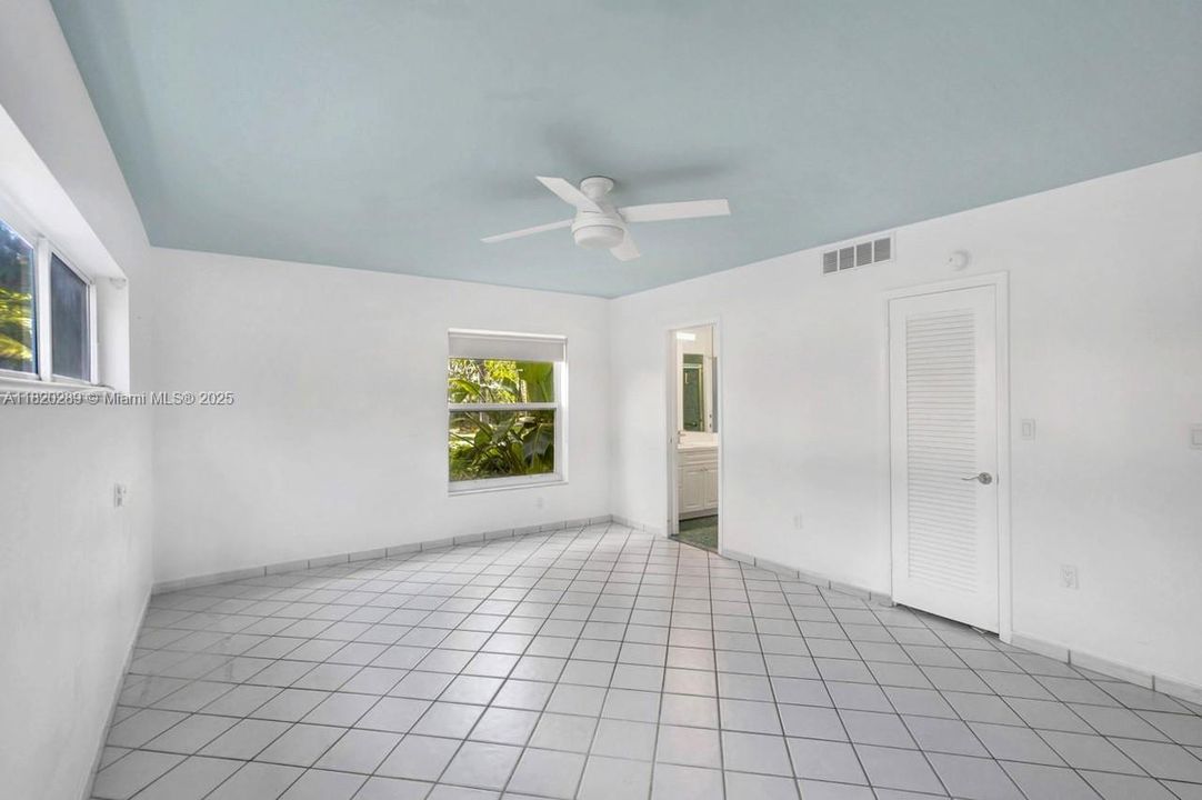 Recently Sold: $749,000 (2 beds, 2 baths, 1250 Square Feet)