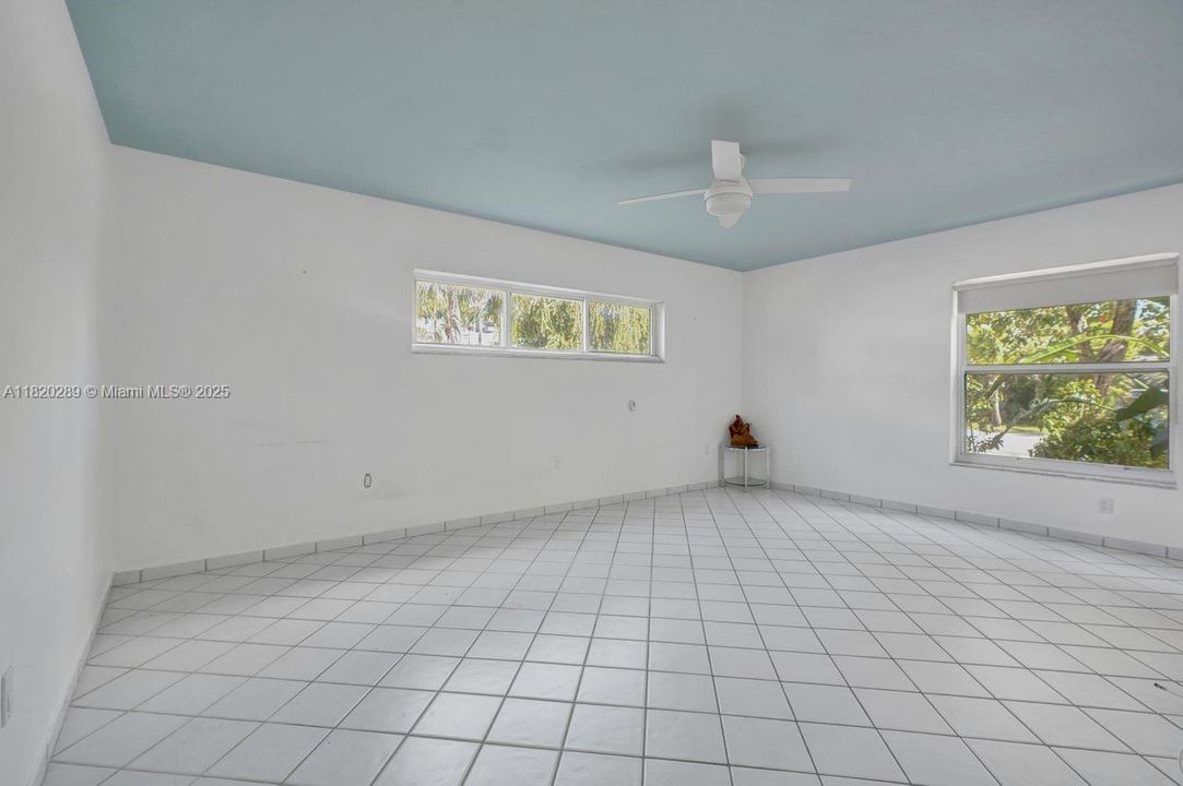 Recently Sold: $749,000 (2 beds, 2 baths, 1250 Square Feet)