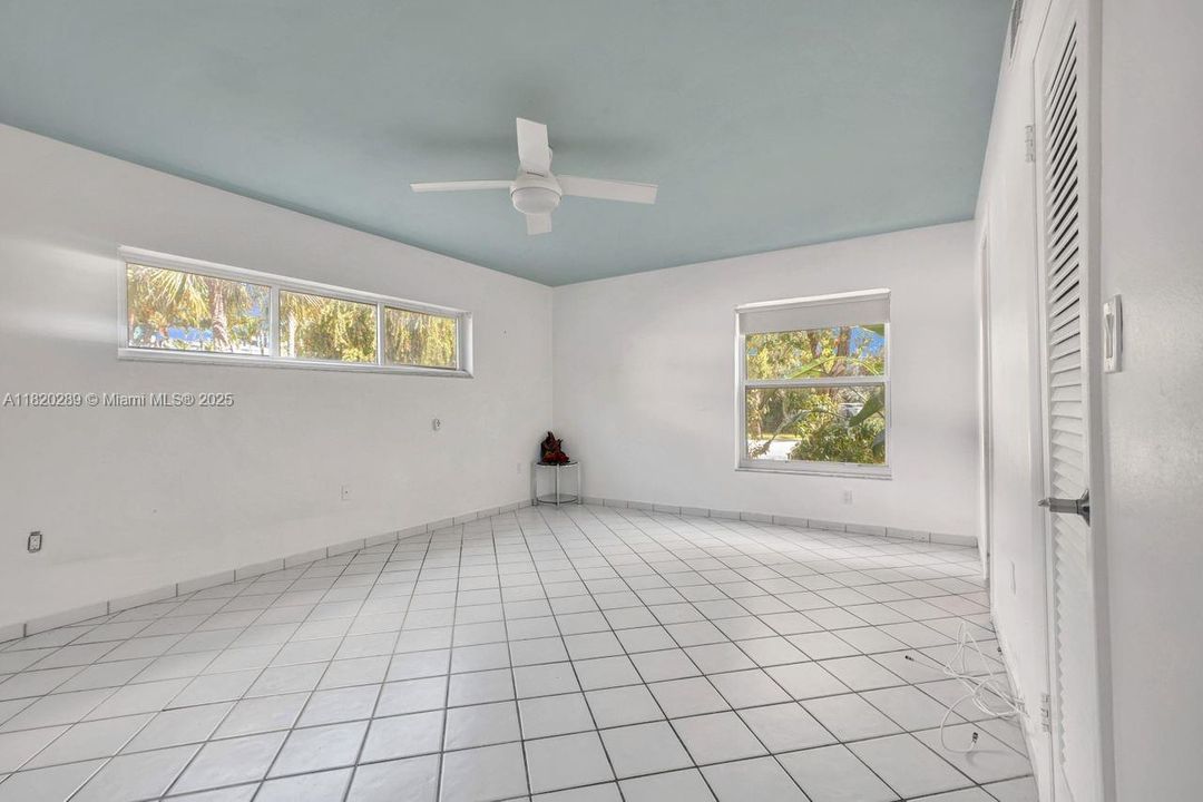 Recently Sold: $749,000 (2 beds, 2 baths, 1250 Square Feet)