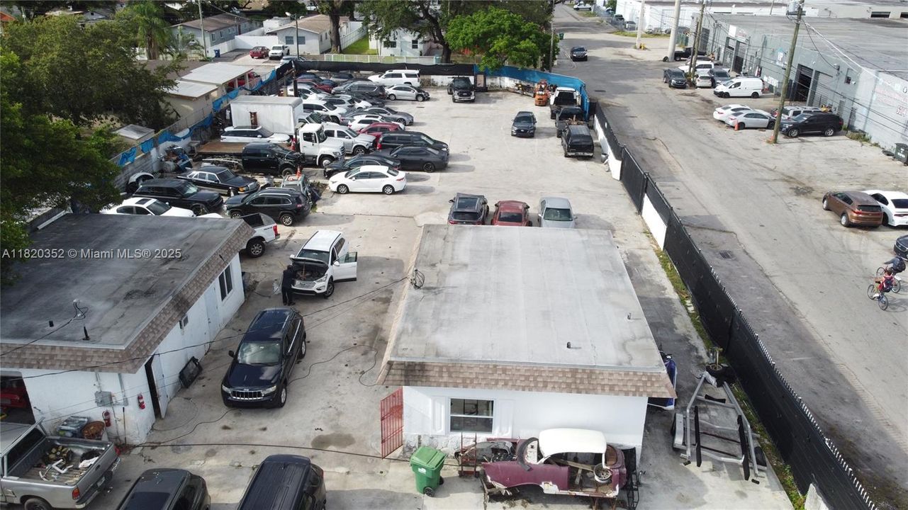 合同活跃: $1,700,000 (0 贝兹, 0 浴室, 0 平方英尺)