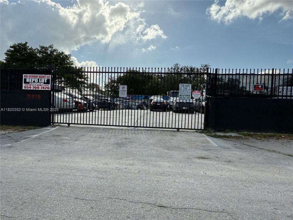 合同活跃: $1,700,000 (0 贝兹, 0 浴室, 0 平方英尺)