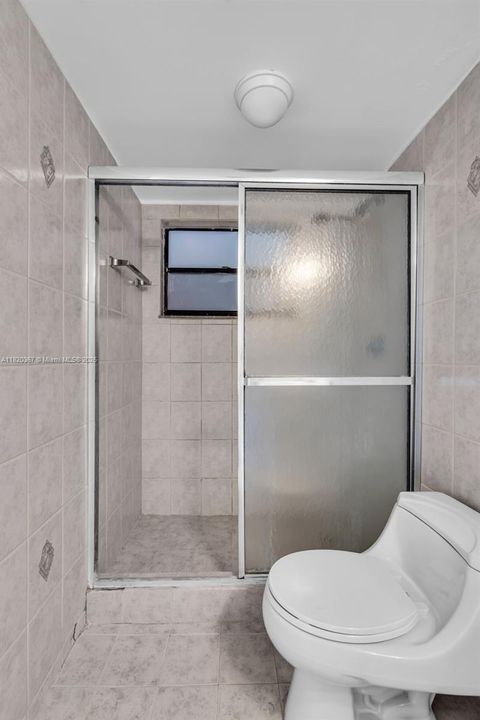 Недавно продано: $349,900 (2 спален, 2 ванн, 1175 Квадратных фут)