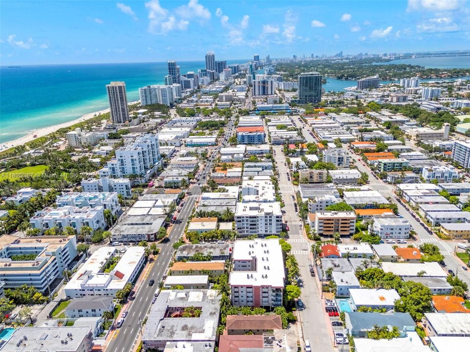 Недавно продано: $349,900 (2 спален, 2 ванн, 1175 Квадратных фут)