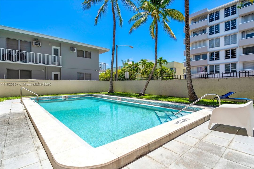 Недавно продано: $349,900 (2 спален, 2 ванн, 1175 Квадратных фут)