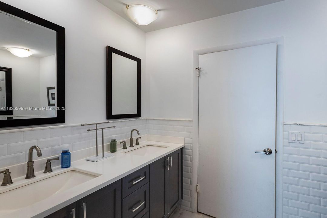 На продажу: $2,199,000 (4 спален, 2 ванн, 3195 Квадратных фут)