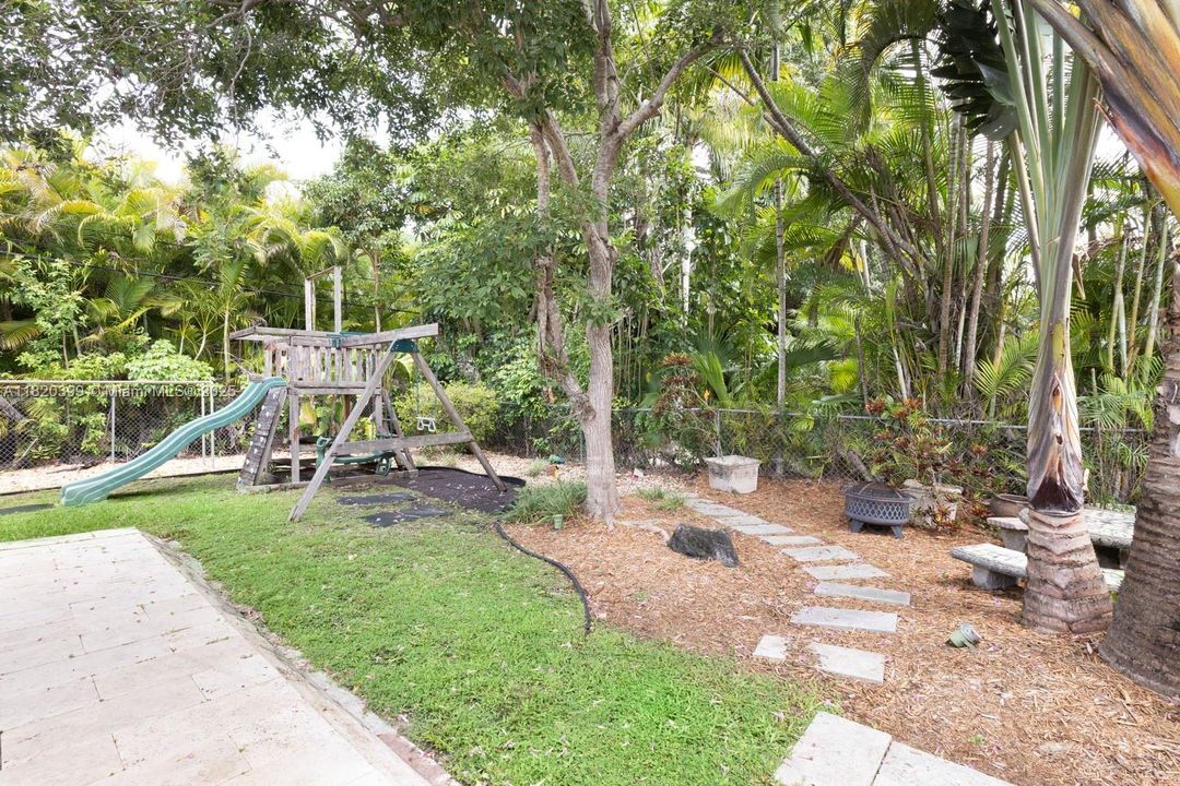 На продажу: $2,199,000 (4 спален, 2 ванн, 3195 Квадратных фут)