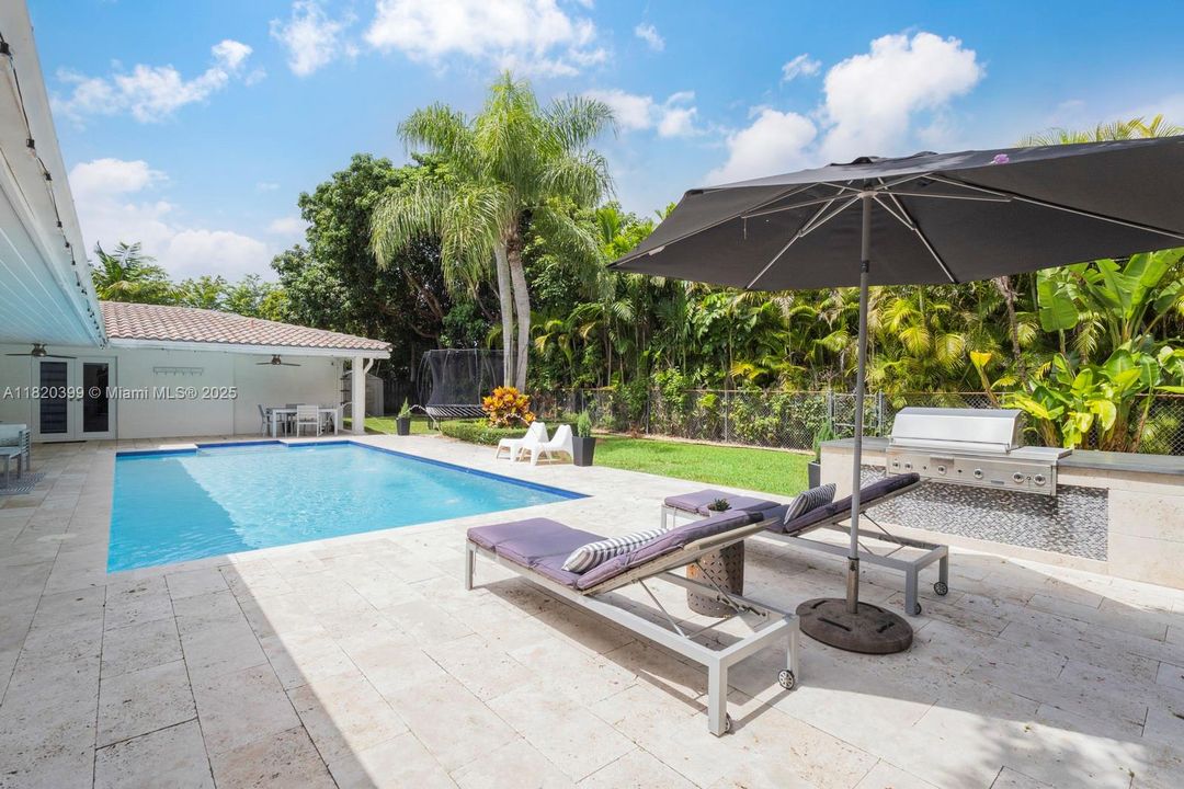 На продажу: $2,199,000 (4 спален, 2 ванн, 3195 Квадратных фут)