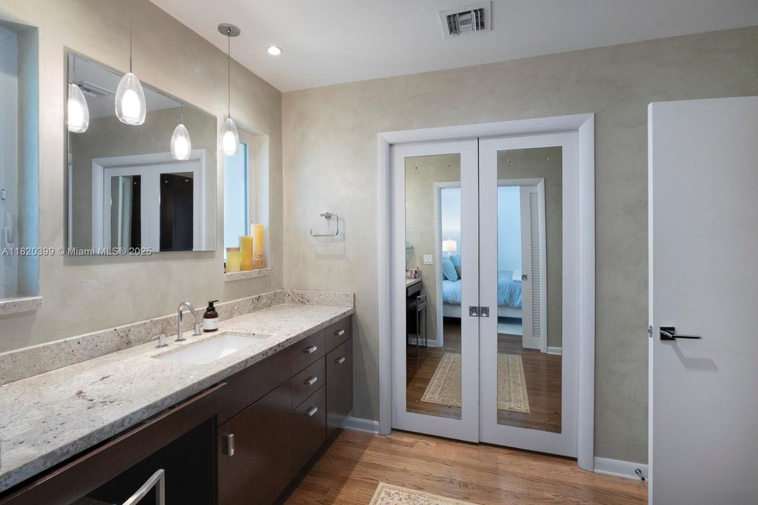 На продажу: $2,199,000 (4 спален, 2 ванн, 3195 Квадратных фут)