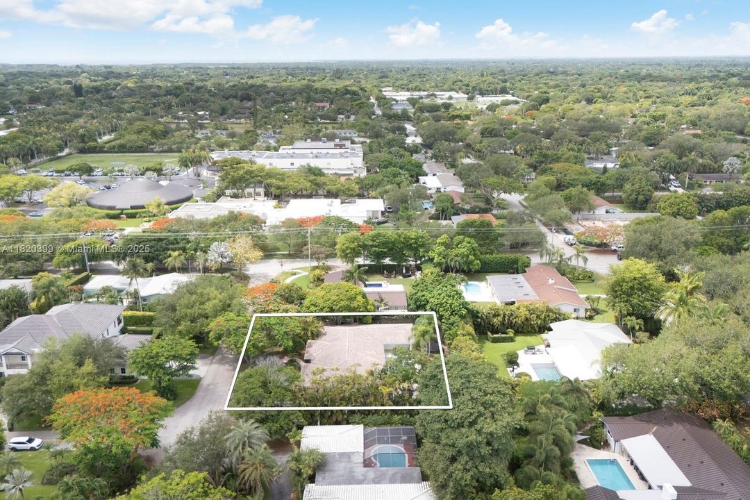 На продажу: $2,199,000 (4 спален, 2 ванн, 3195 Квадратных фут)