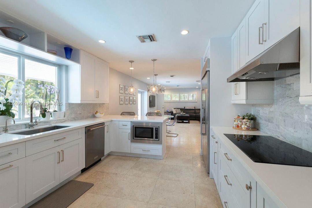 На продажу: $2,199,000 (4 спален, 2 ванн, 3195 Квадратных фут)