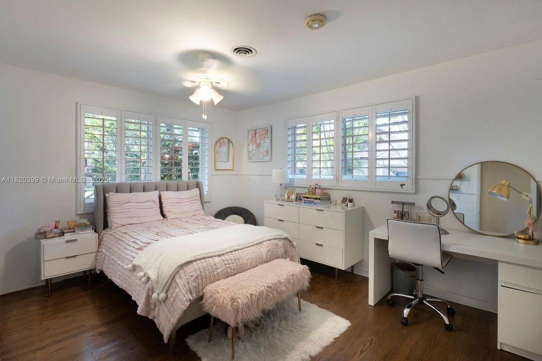 На продажу: $2,199,000 (4 спален, 2 ванн, 3195 Квадратных фут)