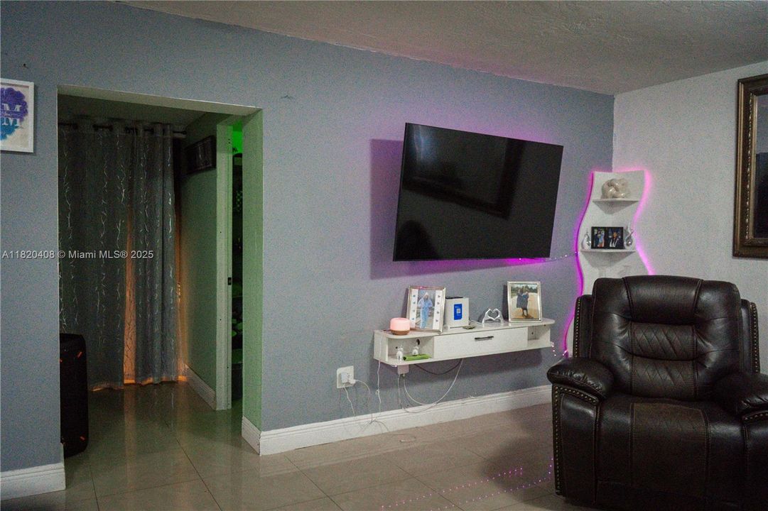 En Venta: $499,900 (3 camas, 2 baños, 1626 Pies cuadrados)