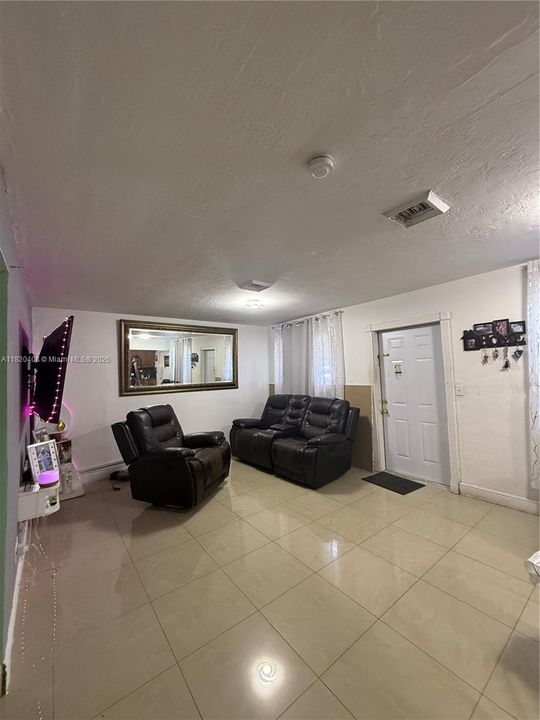 En Venta: $499,900 (3 camas, 2 baños, 1626 Pies cuadrados)