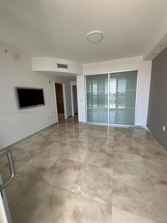 Recently Sold: $3,000,000 (3 beds, 3 baths, 1933 Square Feet)