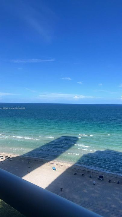 Recently Sold: $3,000,000 (3 beds, 3 baths, 1933 Square Feet)