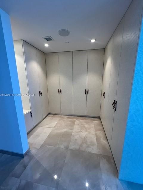 Recently Sold: $3,000,000 (3 beds, 3 baths, 1933 Square Feet)