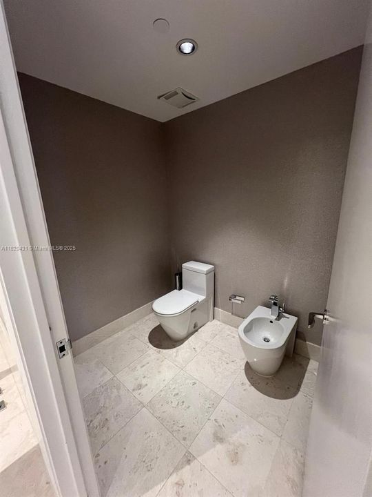 Recently Sold: $3,000,000 (3 beds, 3 baths, 1933 Square Feet)