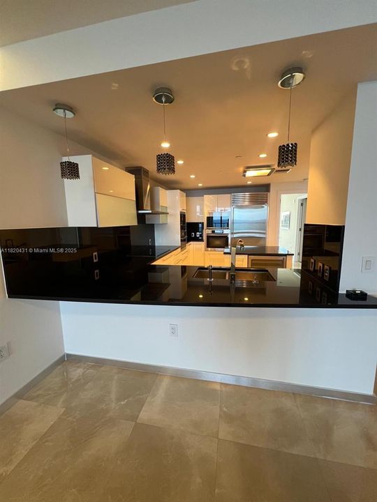 Recently Sold: $3,000,000 (3 beds, 3 baths, 1933 Square Feet)