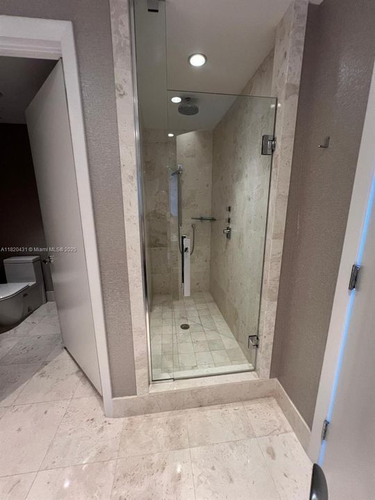 Recently Sold: $3,000,000 (3 beds, 3 baths, 1933 Square Feet)