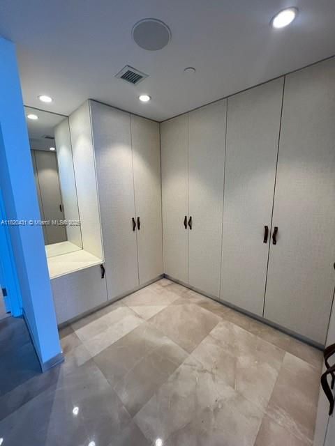 Recently Sold: $3,000,000 (3 beds, 3 baths, 1933 Square Feet)