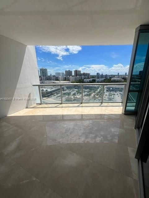 Recently Sold: $3,000,000 (3 beds, 3 baths, 1933 Square Feet)