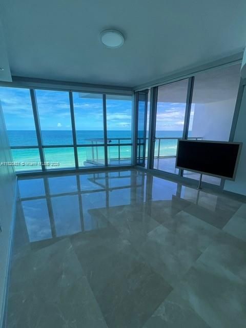 Recently Sold: $3,000,000 (3 beds, 3 baths, 1933 Square Feet)