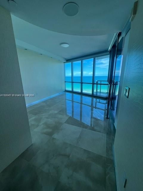 Recently Sold: $3,000,000 (3 beds, 3 baths, 1933 Square Feet)