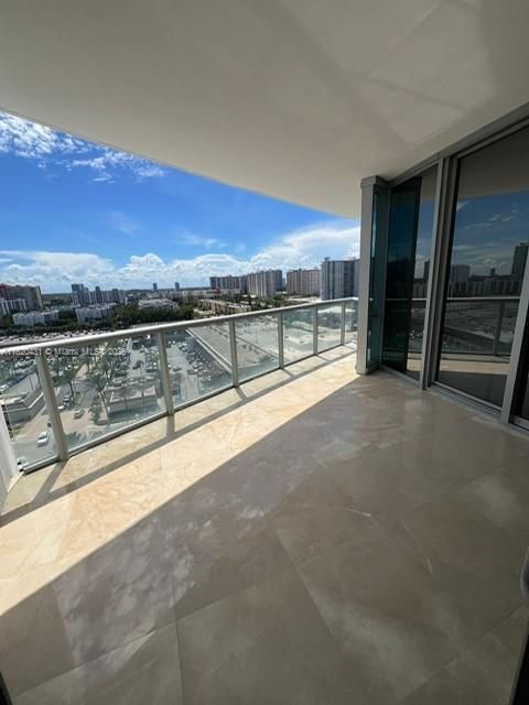 Recently Sold: $3,000,000 (3 beds, 3 baths, 1933 Square Feet)