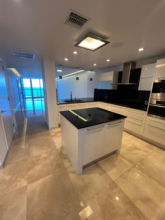 Recently Sold: $3,000,000 (3 beds, 3 baths, 1933 Square Feet)