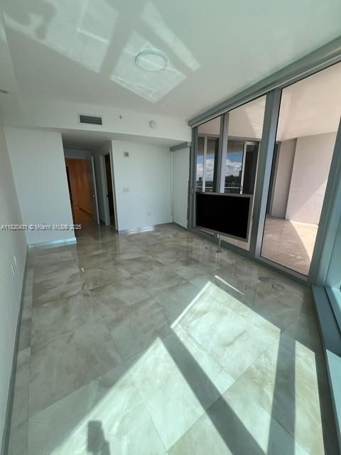 Recently Sold: $3,000,000 (3 beds, 3 baths, 1933 Square Feet)