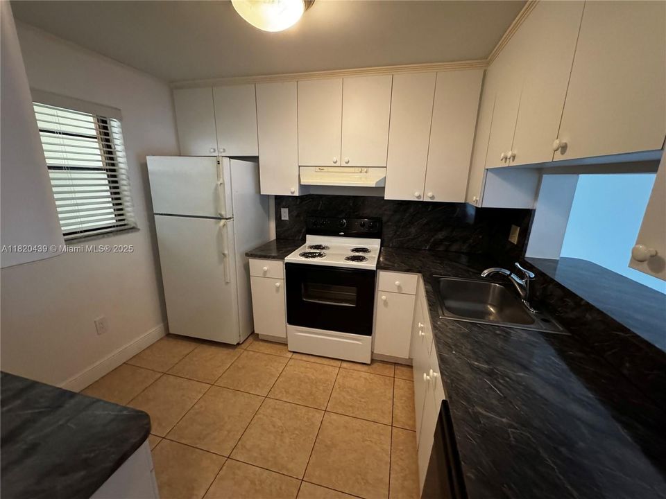 Под контрактом: $260,000 (2 спален, 2 ванн, 936 Квадратных фут)