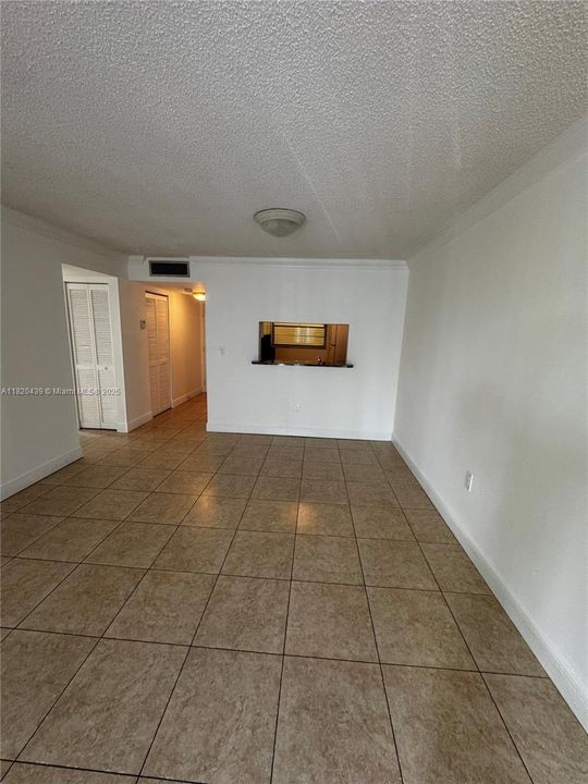 Под контрактом: $260,000 (2 спален, 2 ванн, 936 Квадратных фут)