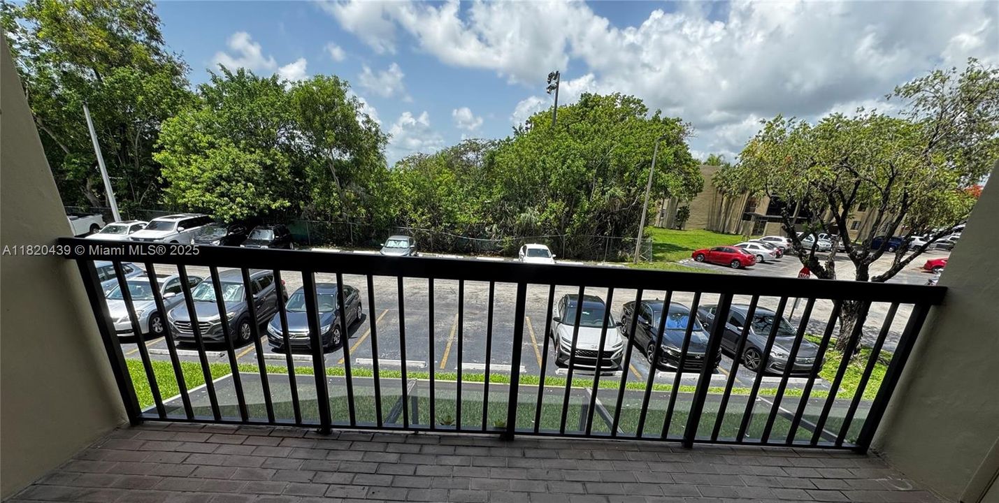 Под контрактом: $260,000 (2 спален, 2 ванн, 936 Квадратных фут)