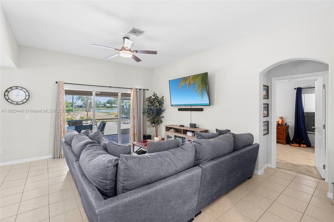 待售: $519,000 (4 贝兹, 2 浴室, 2539 平方英尺)