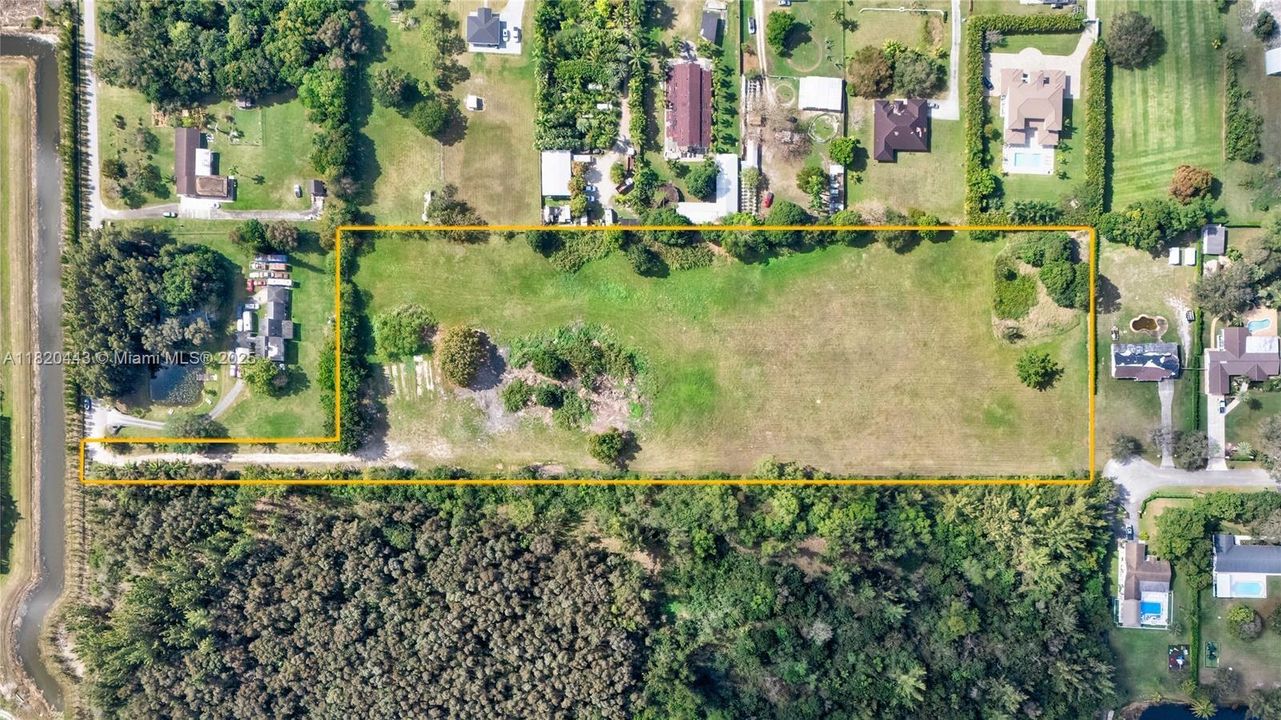 待售: $6,500,000 (7.85 acres)