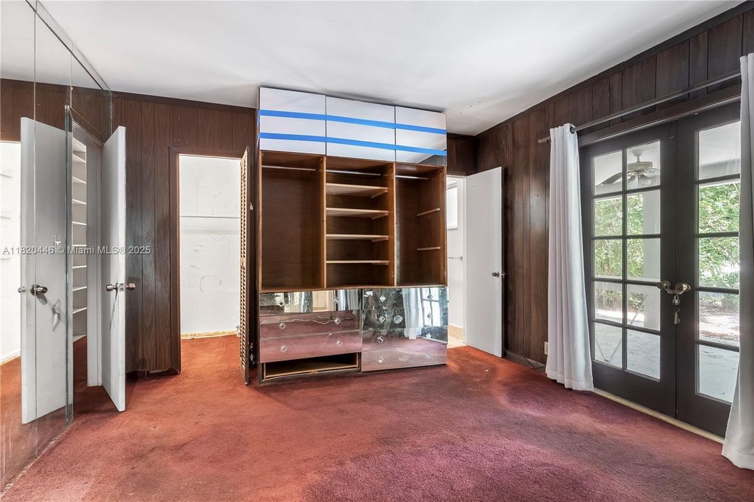 最近售出: $2,030,000 (10,163 平方英尺)