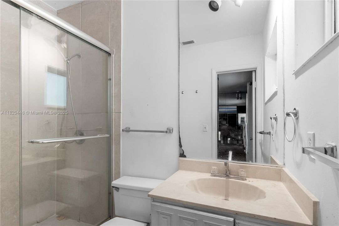 最近售出: $2,030,000 (10,163 平方英尺)