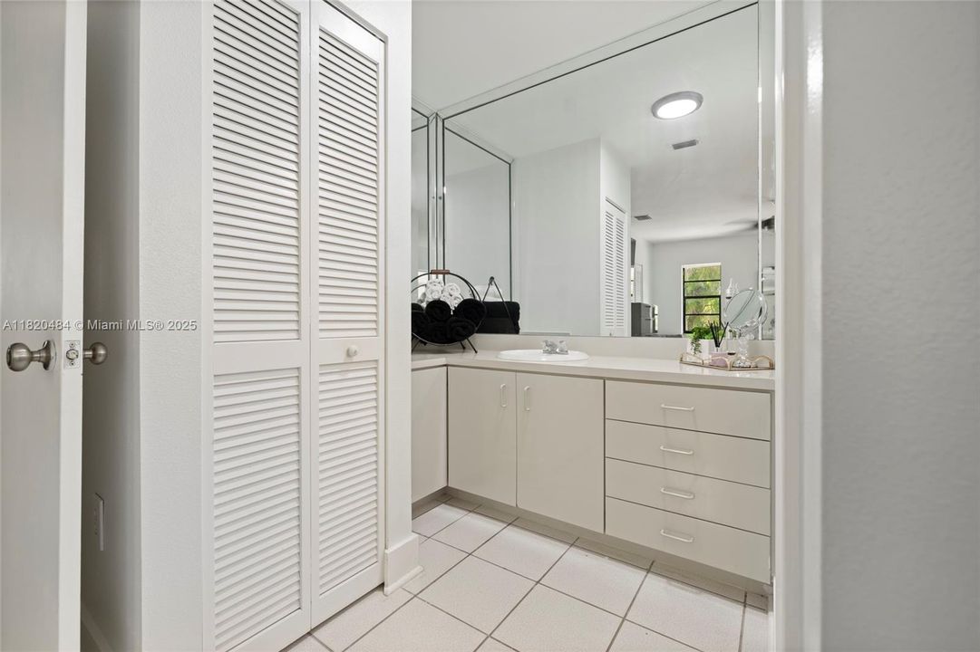 For Sale: $1,345,000 (5 beds, 3 baths, 2810 Square Feet)