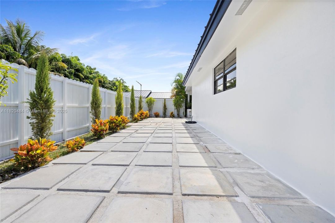 For Sale: $1,345,000 (5 beds, 3 baths, 2810 Square Feet)