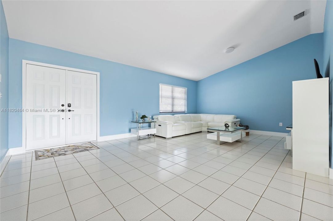 For Sale: $1,345,000 (5 beds, 3 baths, 2810 Square Feet)