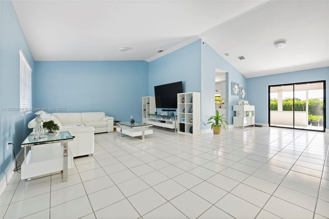 For Sale: $1,345,000 (5 beds, 3 baths, 2810 Square Feet)