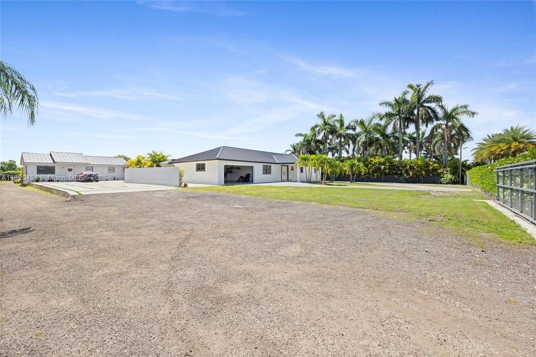 For Sale: $1,345,000 (5 beds, 3 baths, 2810 Square Feet)