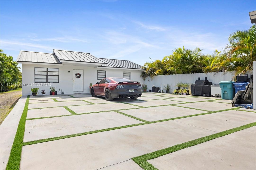 For Sale: $1,345,000 (5 beds, 3 baths, 2810 Square Feet)