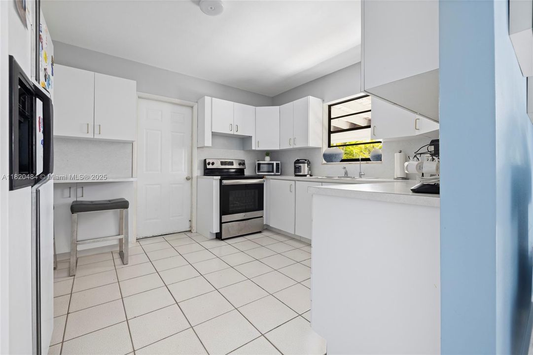 For Sale: $1,345,000 (5 beds, 3 baths, 2810 Square Feet)