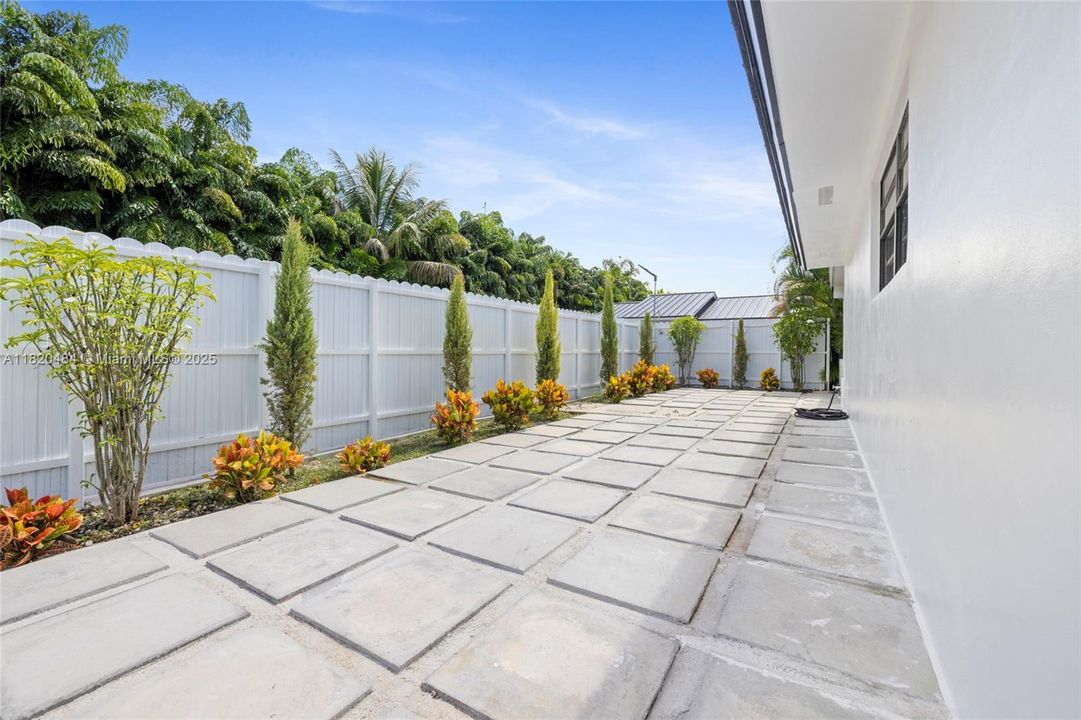 For Sale: $1,345,000 (5 beds, 3 baths, 2810 Square Feet)