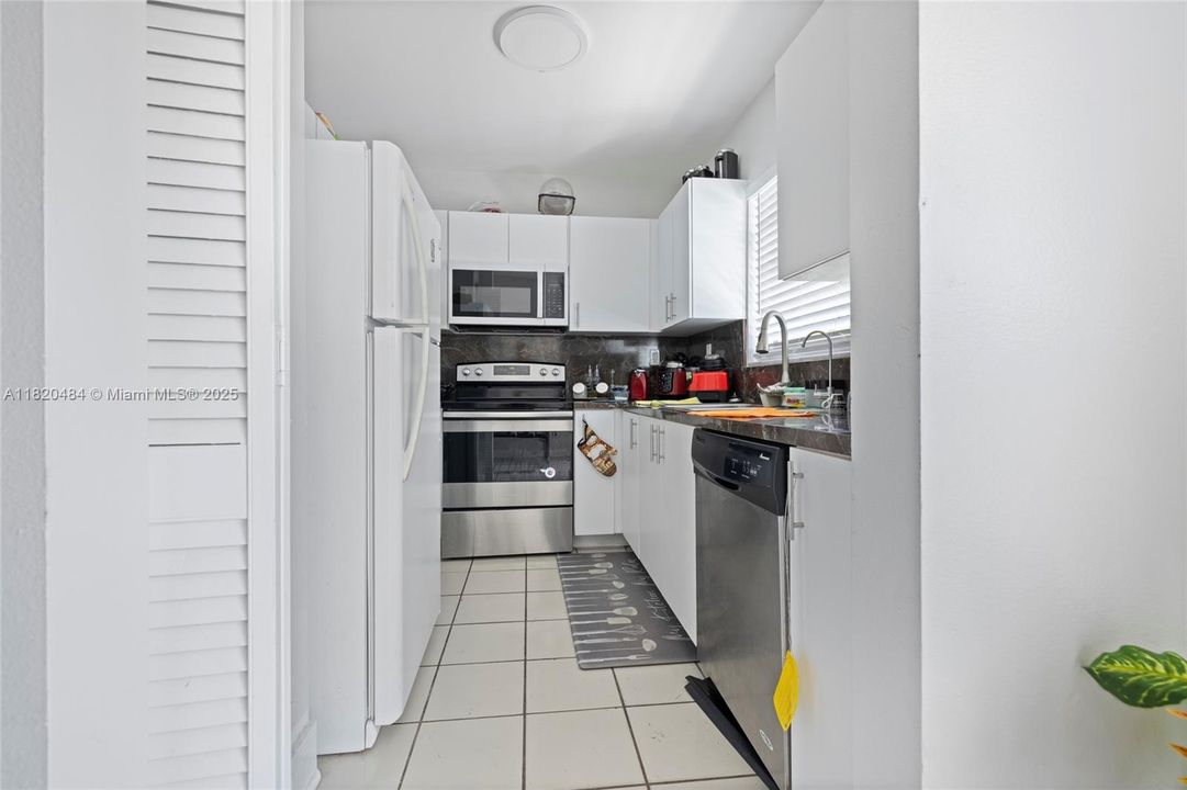 For Sale: $1,345,000 (5 beds, 3 baths, 2810 Square Feet)