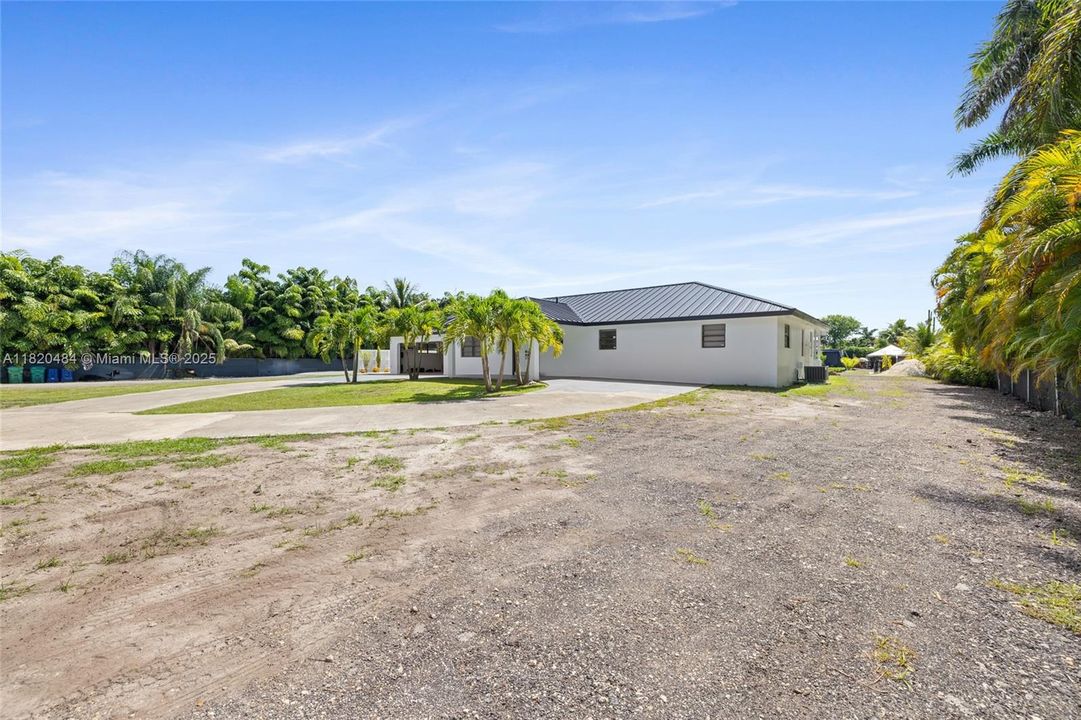 For Sale: $1,345,000 (5 beds, 3 baths, 2810 Square Feet)