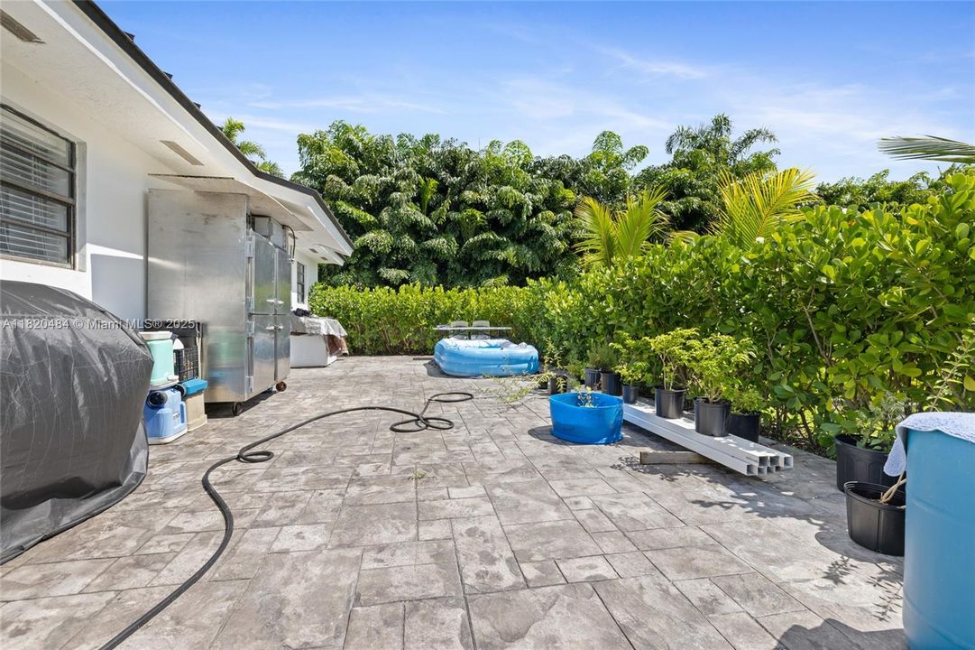 For Sale: $1,345,000 (5 beds, 3 baths, 2810 Square Feet)