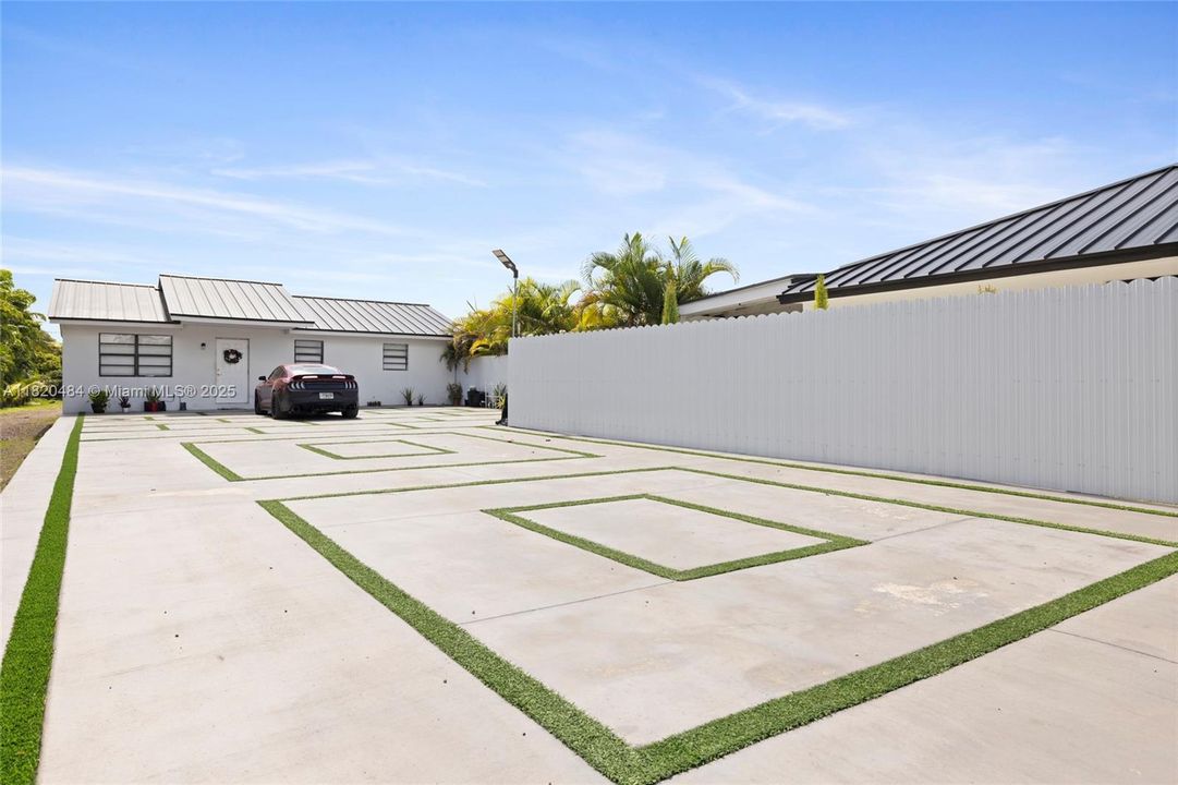 For Sale: $1,345,000 (5 beds, 3 baths, 2810 Square Feet)