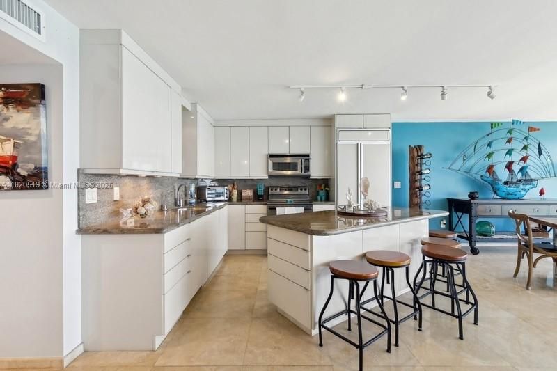 Vendido Recientemente: $1,330,000 (2 camas, 2 baños, 1994 Pies cuadrados)